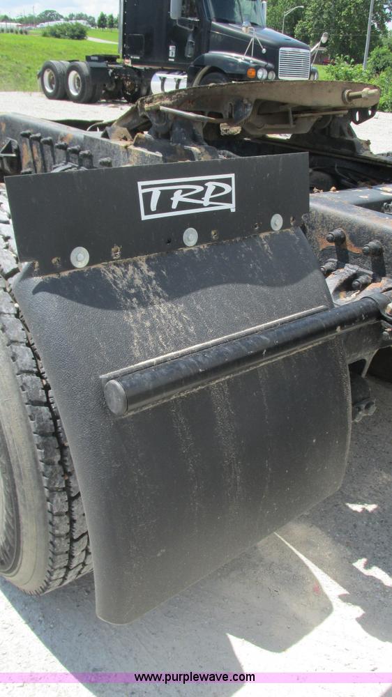 image for item J8549 1999 Peterbilt 377 semi truck