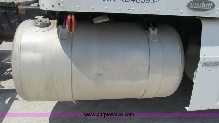 image for item J8549 1999 Peterbilt 377 semi truck