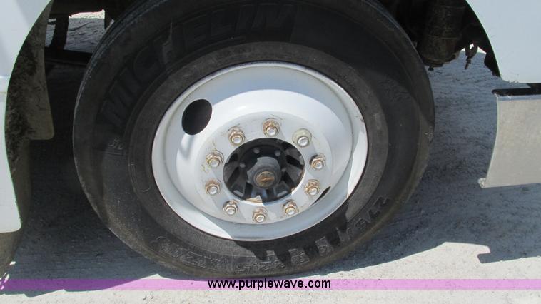 image for item J8549 1999 Peterbilt 377 semi truck