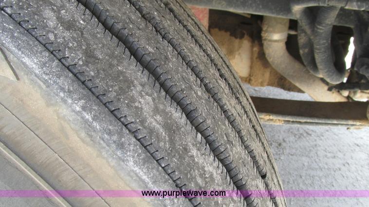 image for item J8549 1999 Peterbilt 377 semi truck