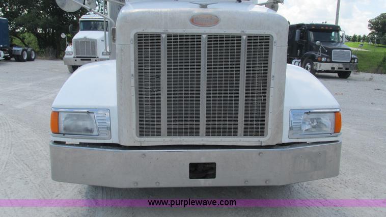image for item J8549 1999 Peterbilt 377 semi truck