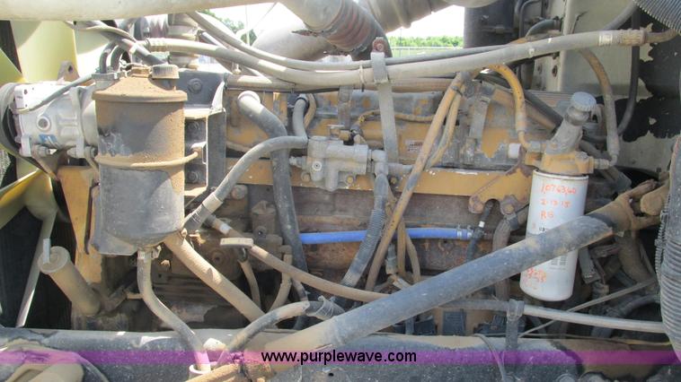 image for item J8549 1999 Peterbilt 377 semi truck