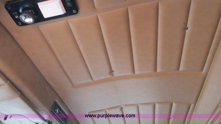 image for item J8549 1999 Peterbilt 377 semi truck