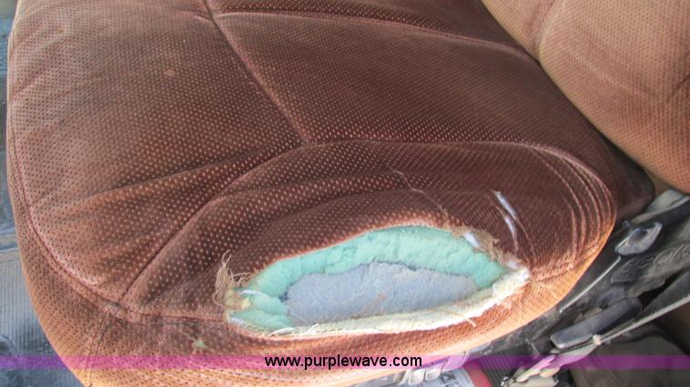 image for item J8549 1999 Peterbilt 377 semi truck