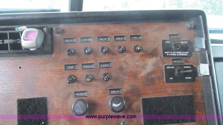 image for item J8549 1999 Peterbilt 377 semi truck