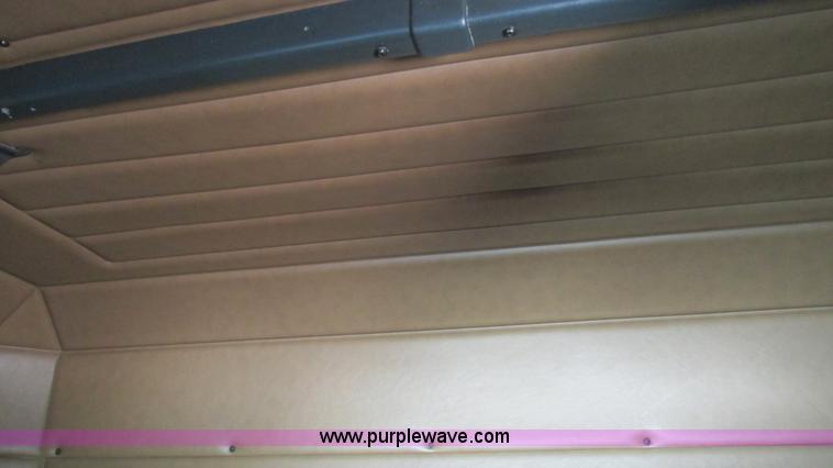 image for item J8549 1999 Peterbilt 377 semi truck