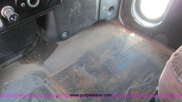 image for item J8549 1999 Peterbilt 377 semi truck