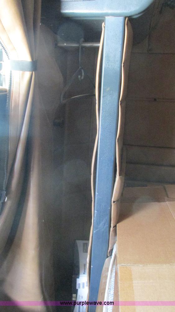 image for item J8549 1999 Peterbilt 377 semi truck