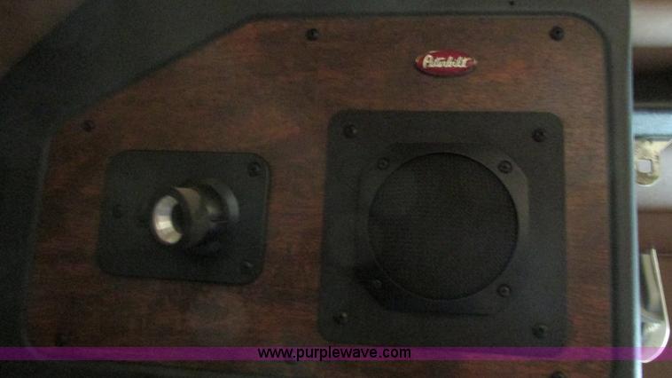 image for item J8549 1999 Peterbilt 377 semi truck