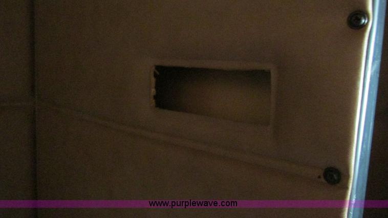 image for item J8549 1999 Peterbilt 377 semi truck