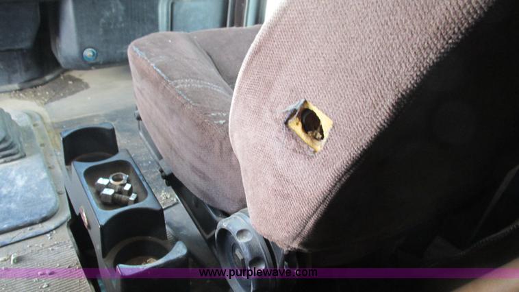 image for item J8549 1999 Peterbilt 377 semi truck