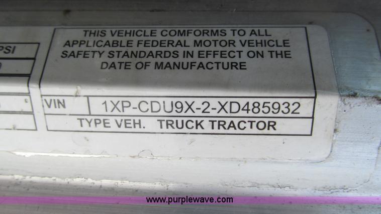 image for item J8549 1999 Peterbilt 377 semi truck