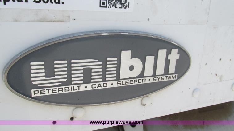 image for item J8549 1999 Peterbilt 377 semi truck