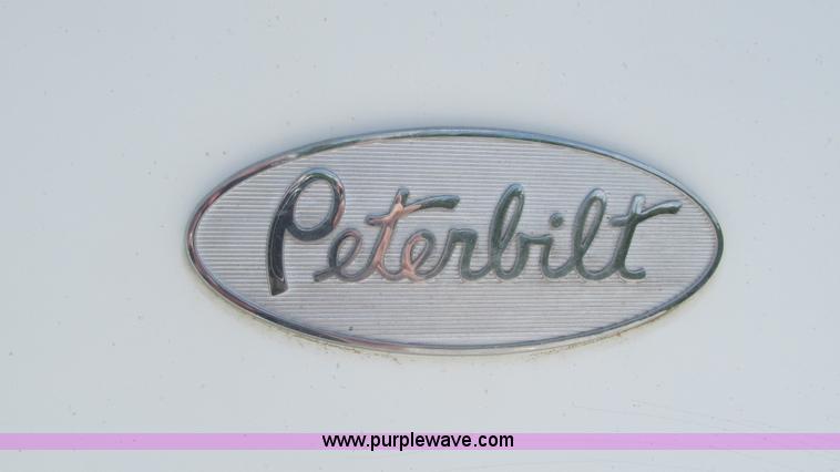 image for item J8549 1999 Peterbilt 377 semi truck