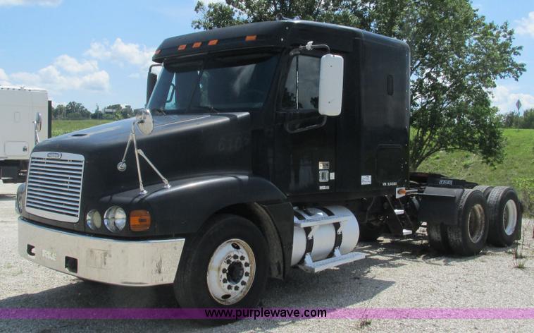 image for item J8550 2003 Freightliner Century ST120 semi truck
