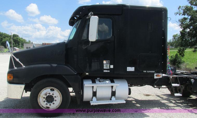 image for item J8550 2003 Freightliner Century ST120 semi truck
