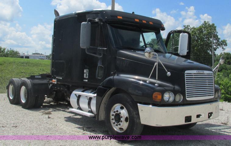 image for item J8550 2003 Freightliner Century ST120 semi truck