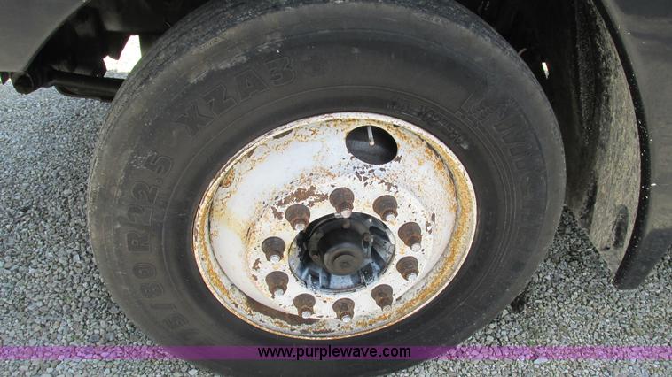 image for item J8550 2003 Freightliner Century ST120 semi truck