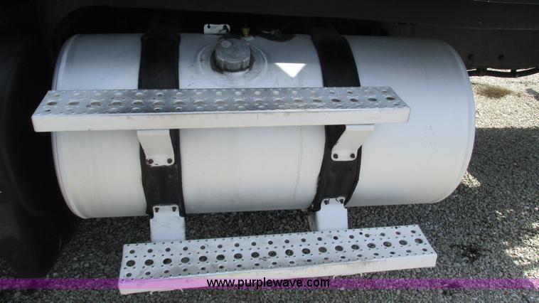 image for item J8550 2003 Freightliner Century ST120 semi truck