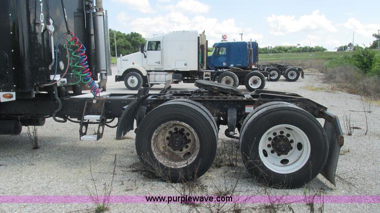 image for item J8550 2003 Freightliner Century ST120 semi truck