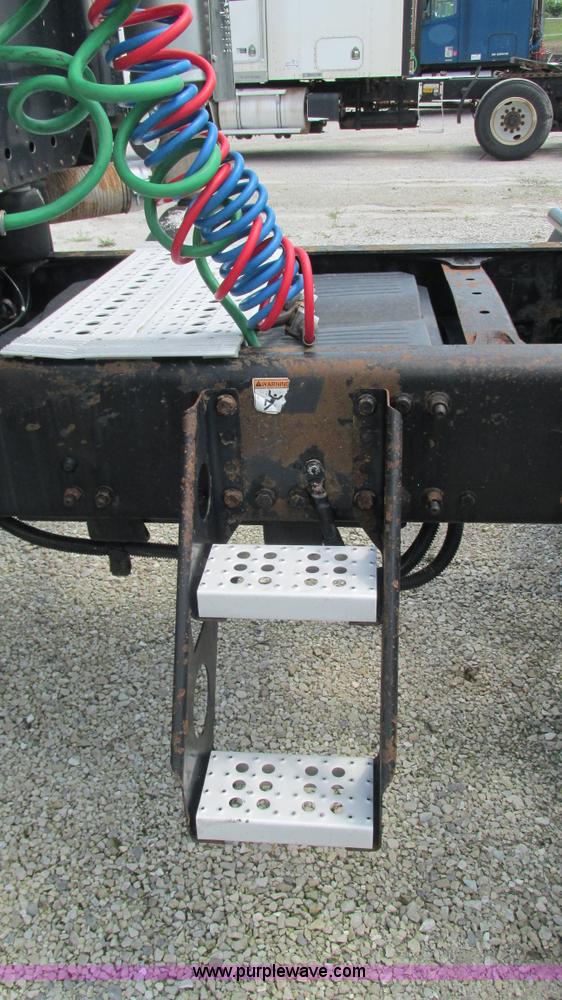 image for item J8550 2003 Freightliner Century ST120 semi truck