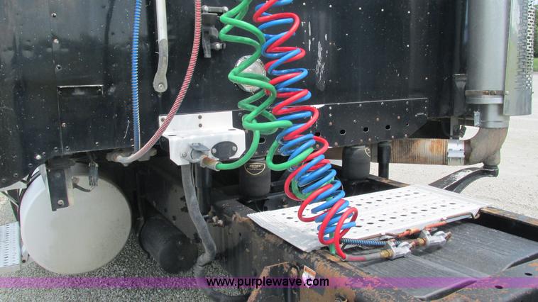 image for item J8550 2003 Freightliner Century ST120 semi truck