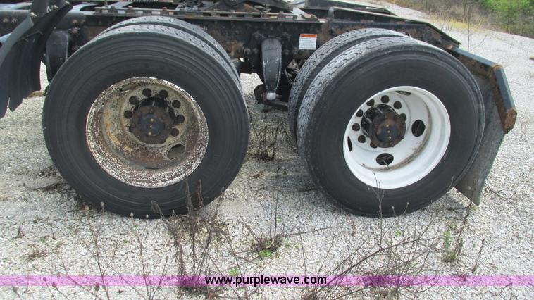 image for item J8550 2003 Freightliner Century ST120 semi truck