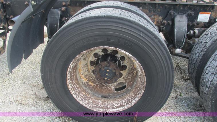 image for item J8550 2003 Freightliner Century ST120 semi truck