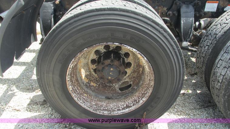 image for item J8550 2003 Freightliner Century ST120 semi truck