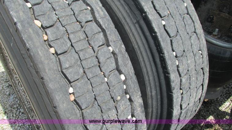 image for item J8550 2003 Freightliner Century ST120 semi truck