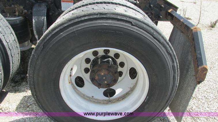 image for item J8550 2003 Freightliner Century ST120 semi truck