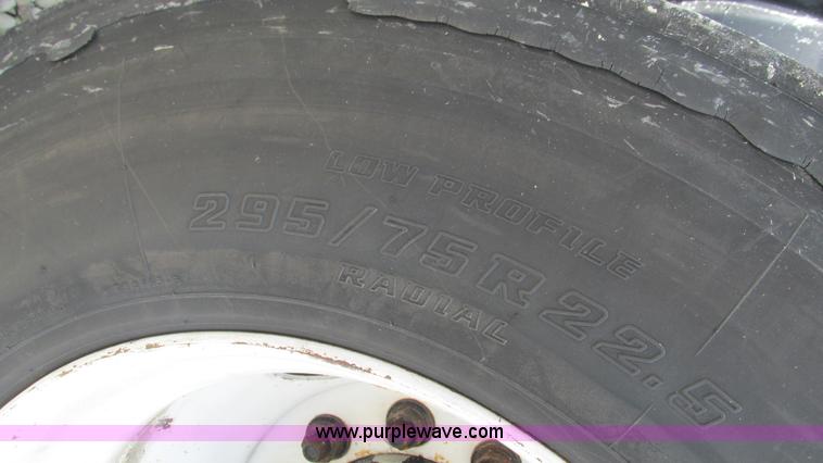 image for item J8550 2003 Freightliner Century ST120 semi truck