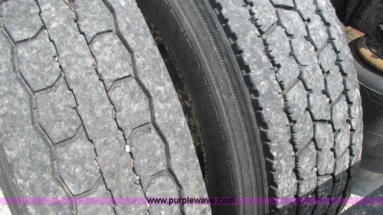 image for item J8550 2003 Freightliner Century ST120 semi truck