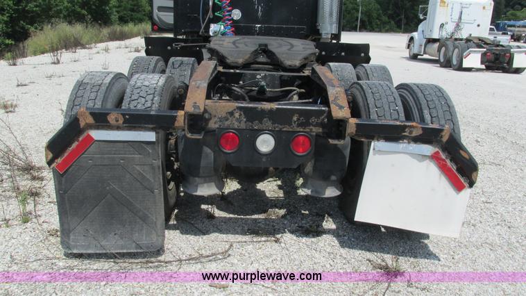 image for item J8550 2003 Freightliner Century ST120 semi truck