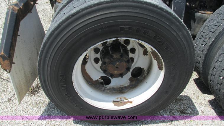 image for item J8550 2003 Freightliner Century ST120 semi truck