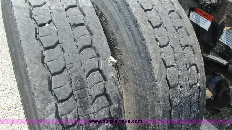 image for item J8550 2003 Freightliner Century ST120 semi truck