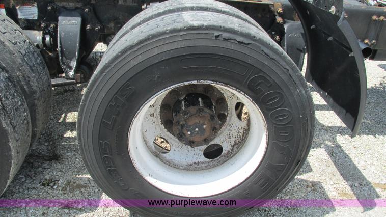 image for item J8550 2003 Freightliner Century ST120 semi truck