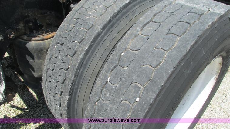 image for item J8550 2003 Freightliner Century ST120 semi truck