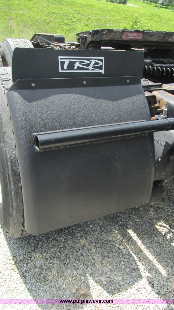 image for item J8550 2003 Freightliner Century ST120 semi truck