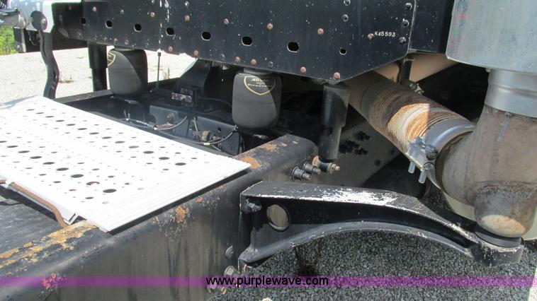 image for item J8550 2003 Freightliner Century ST120 semi truck