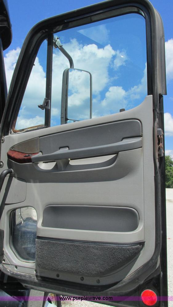 image for item J8550 2003 Freightliner Century ST120 semi truck