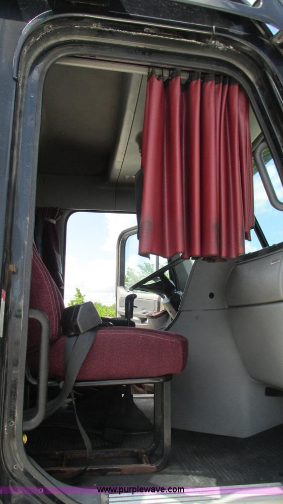 image for item J8550 2003 Freightliner Century ST120 semi truck