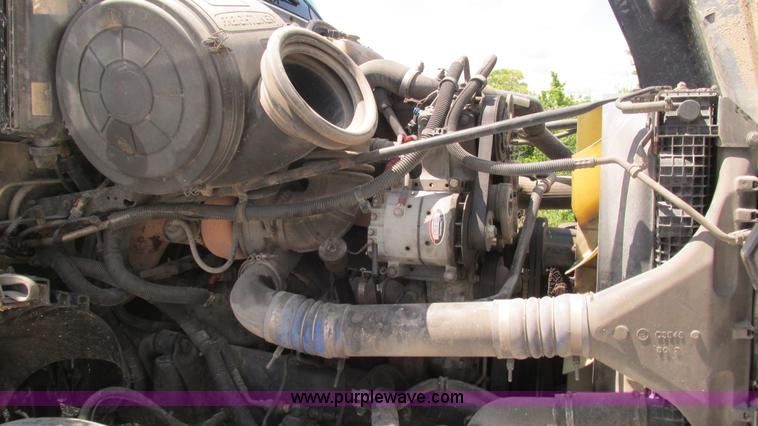 image for item J8550 2003 Freightliner Century ST120 semi truck