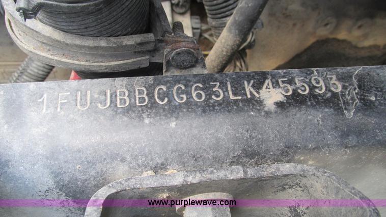 image for item J8550 2003 Freightliner Century ST120 semi truck