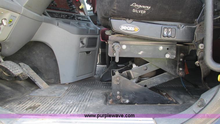 image for item J8550 2003 Freightliner Century ST120 semi truck