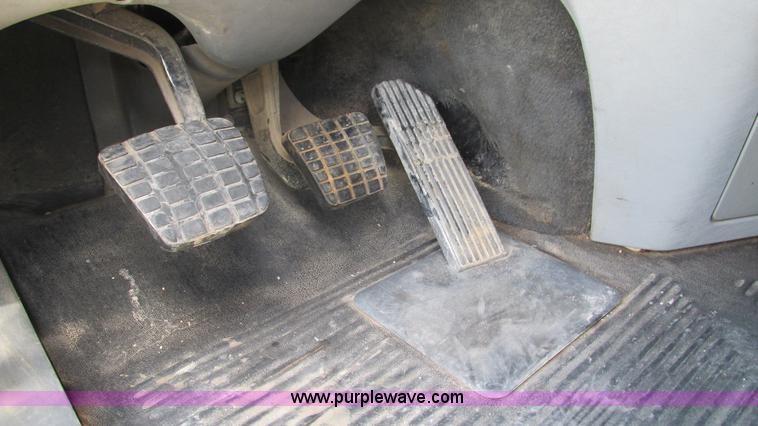 image for item J8550 2003 Freightliner Century ST120 semi truck