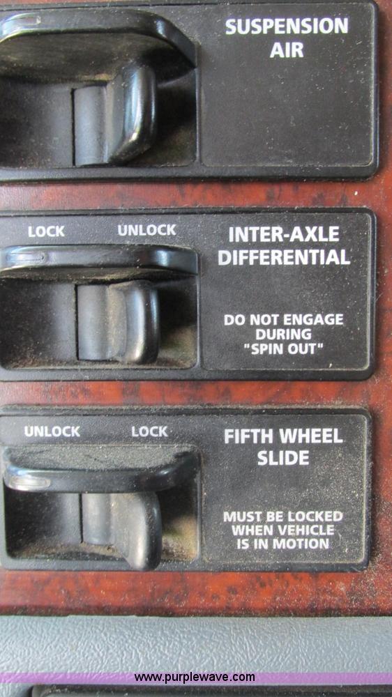 image for item J8550 2003 Freightliner Century ST120 semi truck