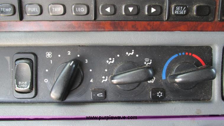 image for item J8550 2003 Freightliner Century ST120 semi truck