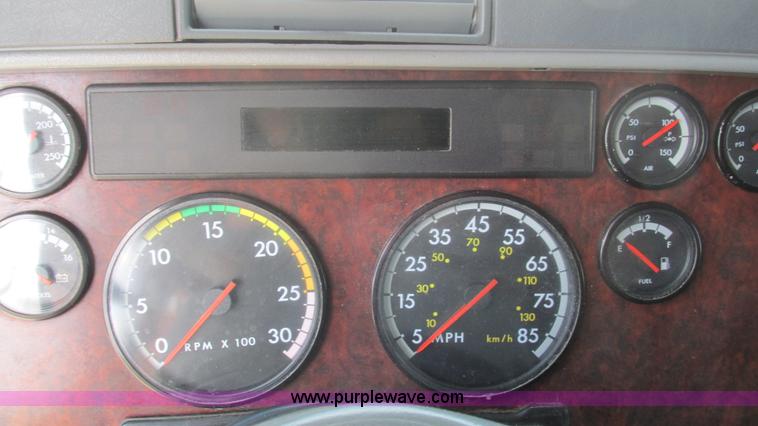 image for item J8550 2003 Freightliner Century ST120 semi truck