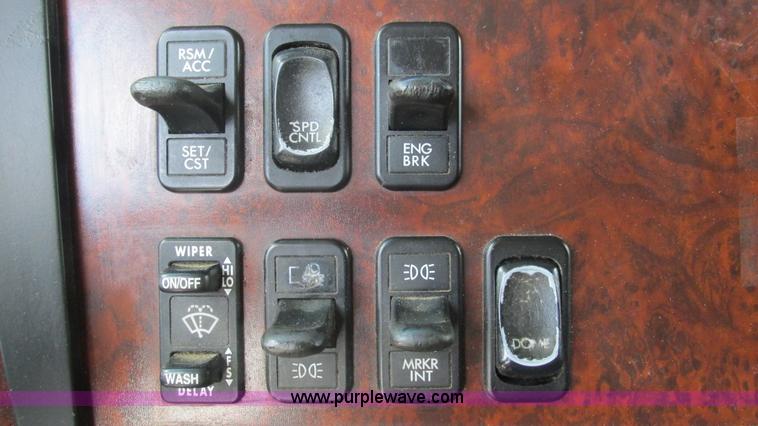 image for item J8550 2003 Freightliner Century ST120 semi truck